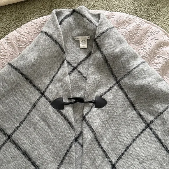 Max Studio Gray and Black Checkered Poncho Cape Shawl One Size - Picture 7 of 10